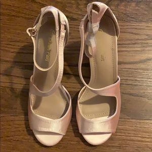 Cute pink heels!
